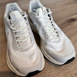 On running cloudnova form sneakers